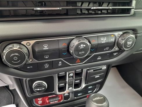 Used 2026 Jeep Gladiator Mojave AWD/4WD image 23