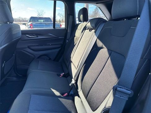 Used 2025 Jeep Grand Cherokee Laredo X w/ Luxury Tech Group I image 8