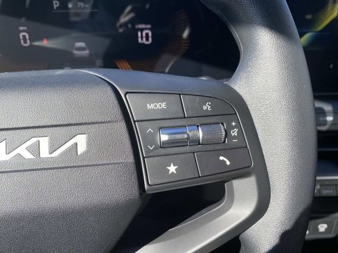 New 2025 Kia K4 LXS image 10
