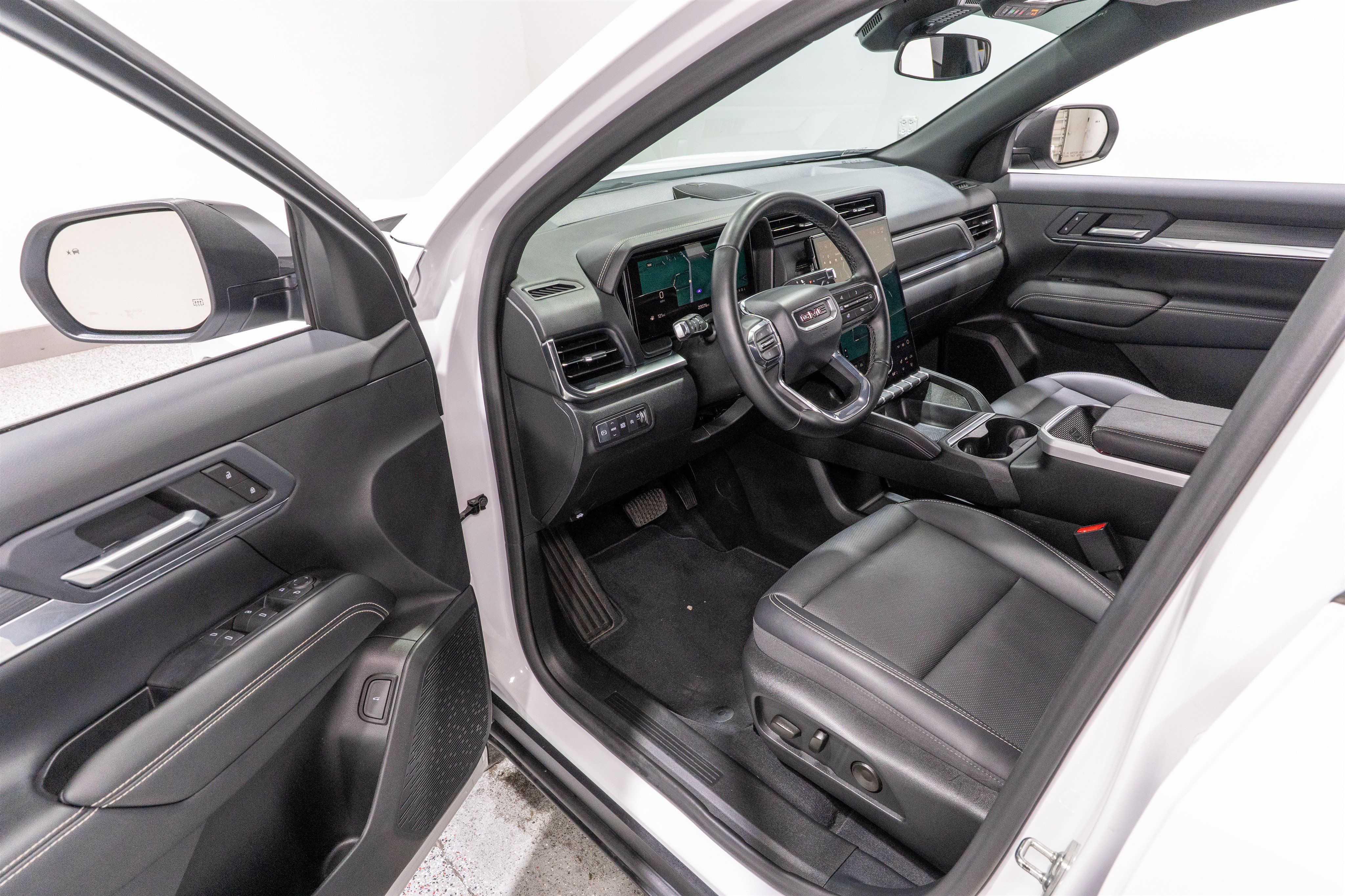 Used 2026 GMC Terrain Elevation w/ Elevation Premium Package FWD image 12