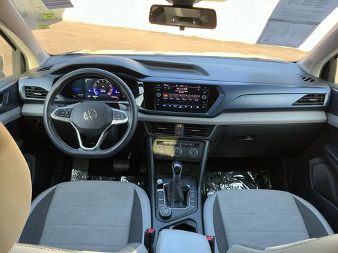 Used 2022 Volkswagen Taos SE w/ Panoramic Sunroof Package image 16
