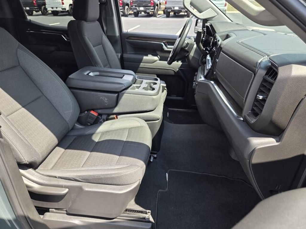 Used 2025 Chevrolet Silverado 1500 LT RWD image 17