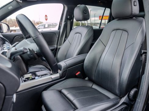 Used 2022 Mercedes-Benz GLB 250 w/ Premium Package Lite image 19