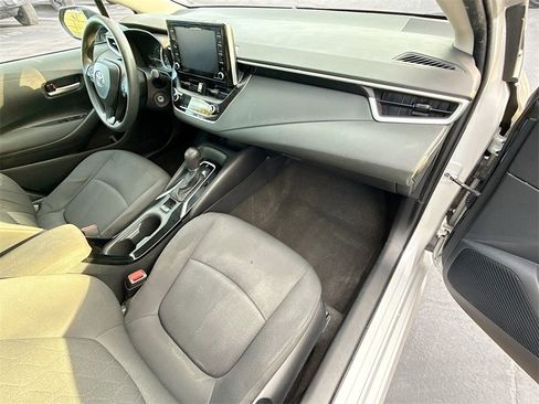 Used 2021 Toyota Corolla LE image 32