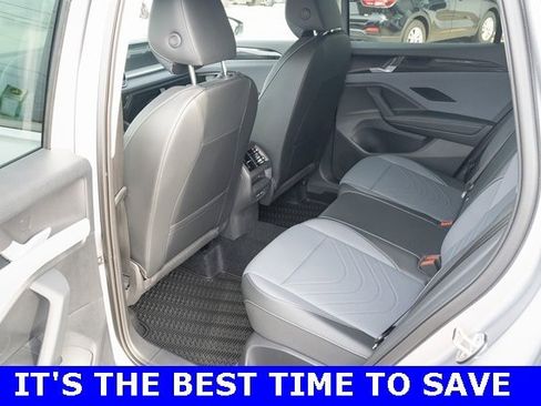 New 2025 Volkswagen Tiguan SE image 28