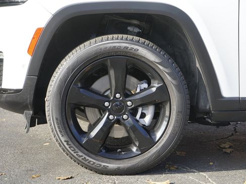 Used 2023 Jeep Grand Cherokee L Limited w/ Luxury Tech Group II image 11