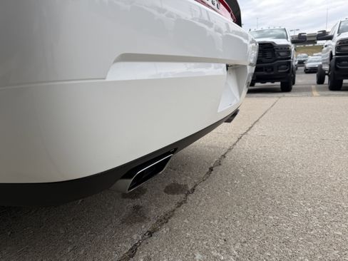 Used 2011 Dodge Challenger image 9