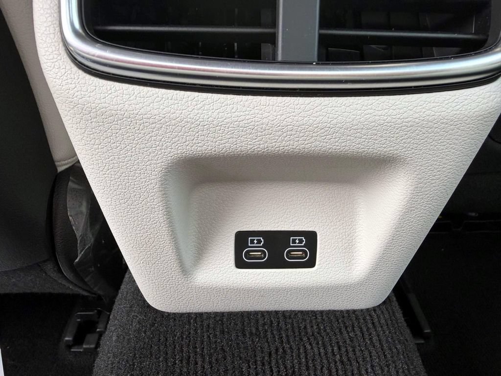 Certified 2025 Genesis G70 2.5T AWD/4WD image 12