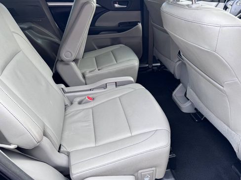 Used 2017 Toyota Highlander XLE FWD image 19