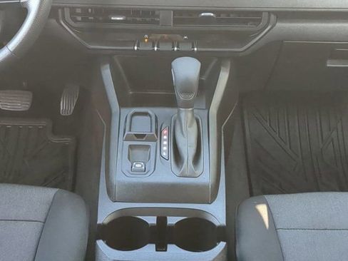 Used 2024 Chevrolet Colorado W/T image 18