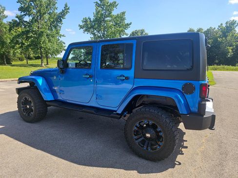 Used 2015 Jeep Wrangler Unlimited Sahara AWD/4WD image 8