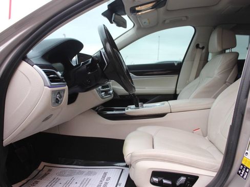 Used 2022 BMW 740i xDrive AWD/4WD image 10