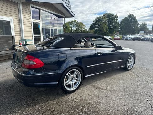 Used 2009 Mercedes-Benz CLK 550 Cabriolet w/ Premium I Pkg image 7