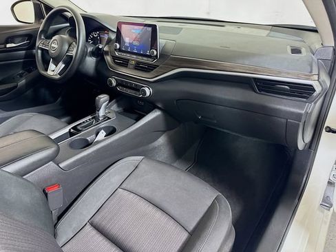 Used 2025 Nissan Altima 2.5 SV FWD image 25