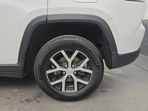 Used 2024 Jeep Grand Cherokee Limited image 16