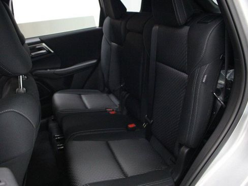 New 2026 Mitsubishi Outlander ES image 25