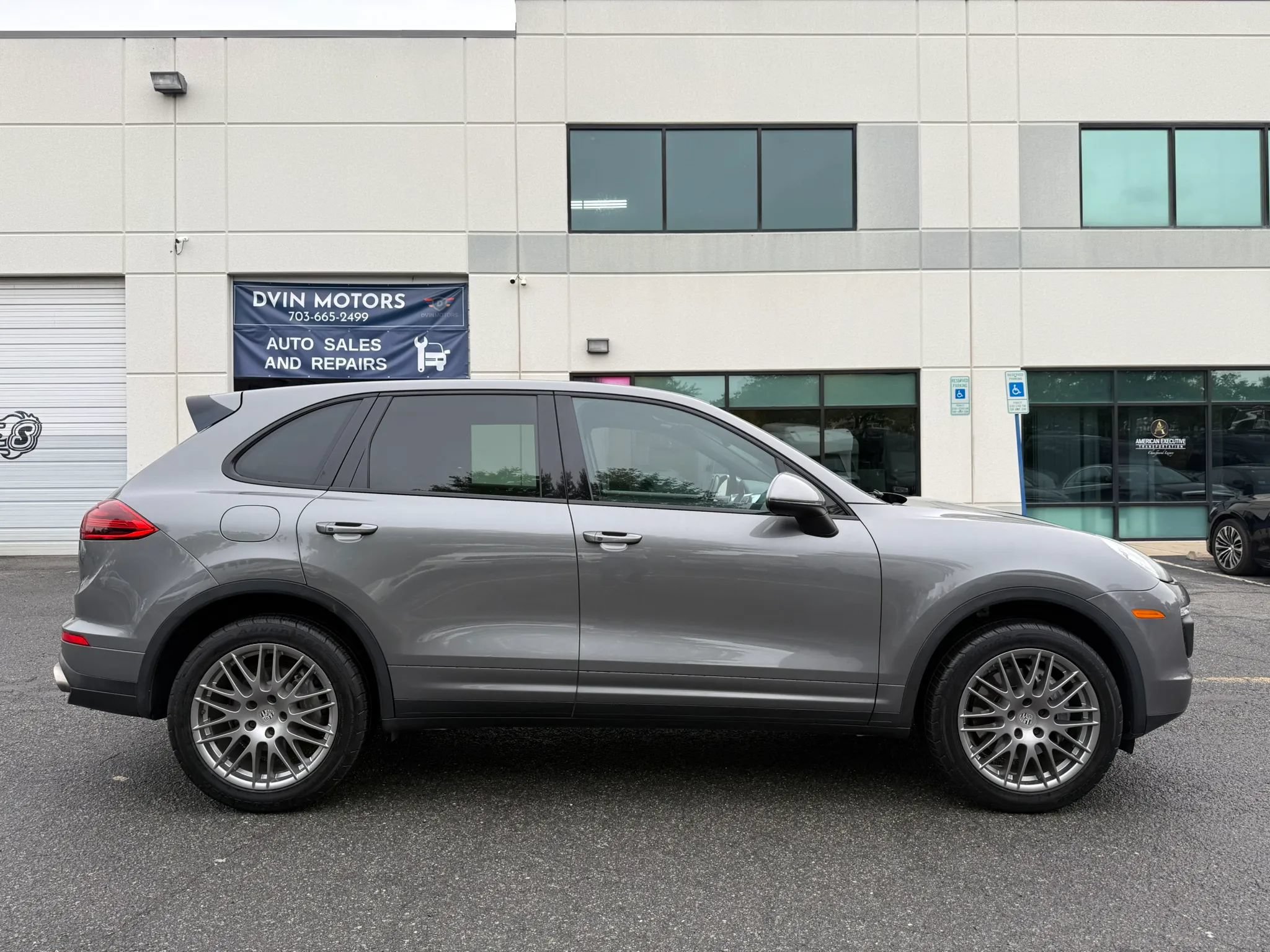 Used 2016 Porsche Cayenne AWD/4WD image 3