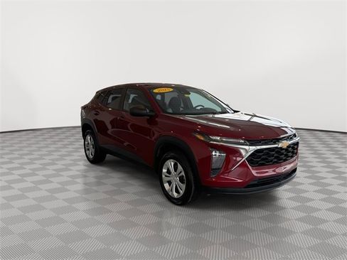 Certified 2025 Chevrolet Trax LS image 2