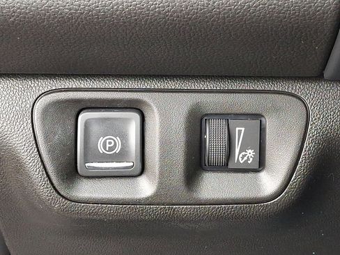 Certified 2023 GMC Acadia SLT w/ Preferred Package image 18