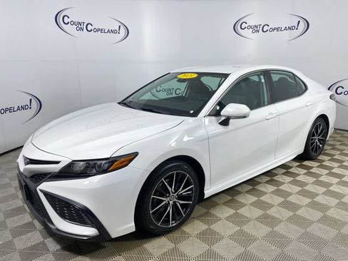 Certified 2023 Toyota Camry SE FWD image 3