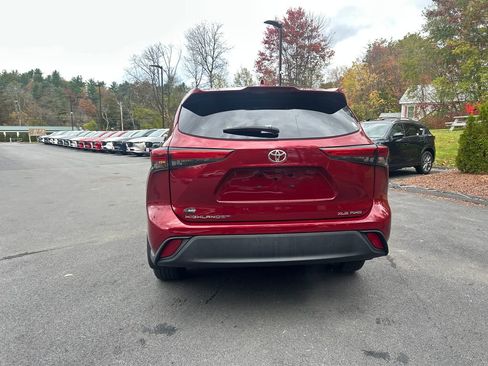 Used 2022 Toyota Highlander XLE image 4