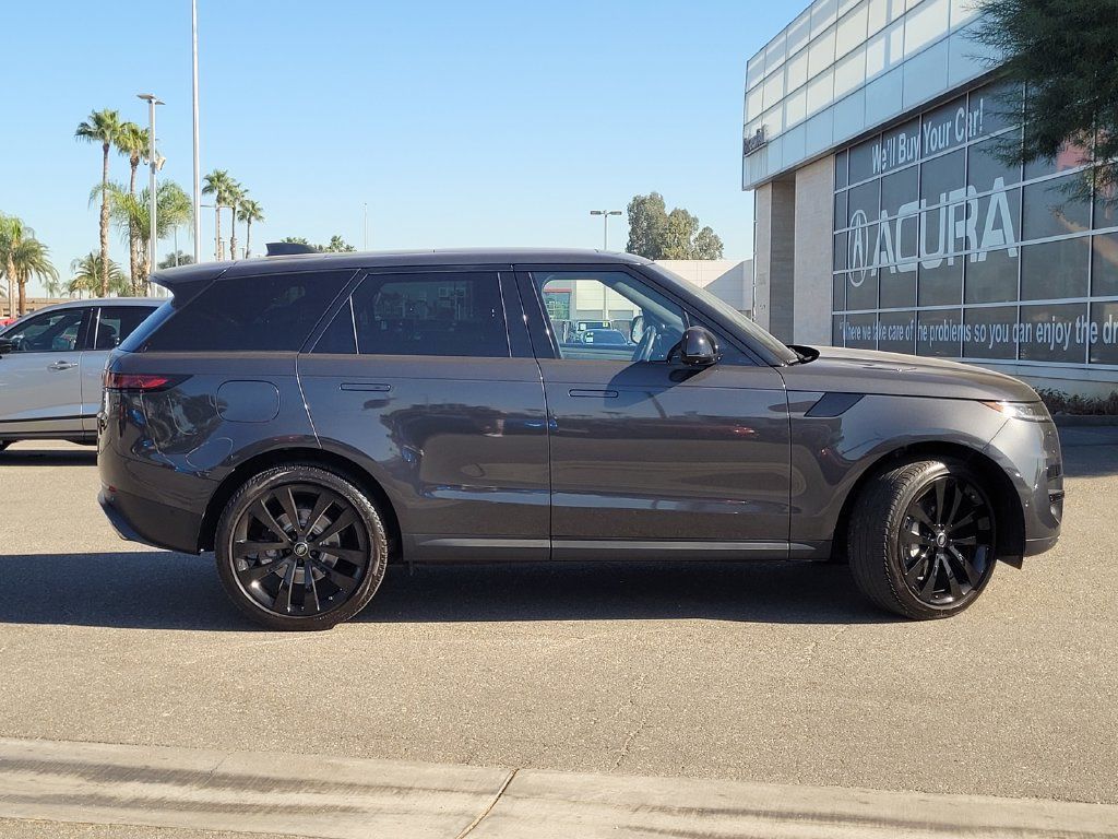 Used 2024 Land Rover Range Rover Sport SE AWD/4WD image 5