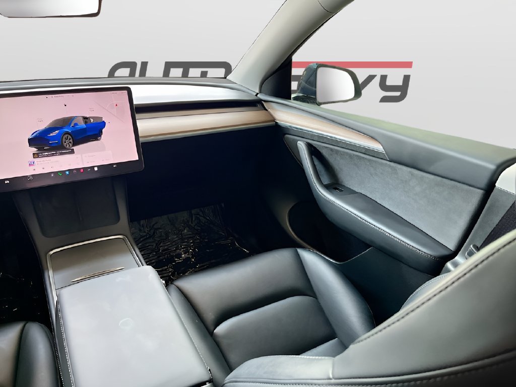 Used 2025 Tesla Model Y Long Range RWD image 24