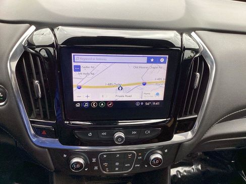 Used 2023 Chevrolet Traverse Premier FWD image 15