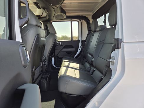 New 2026 Jeep Gladiator Mojave image 18