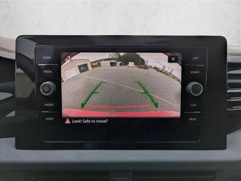 Certified 2025 Volkswagen Jetta SE w/ Sunroof Package FWD image 18