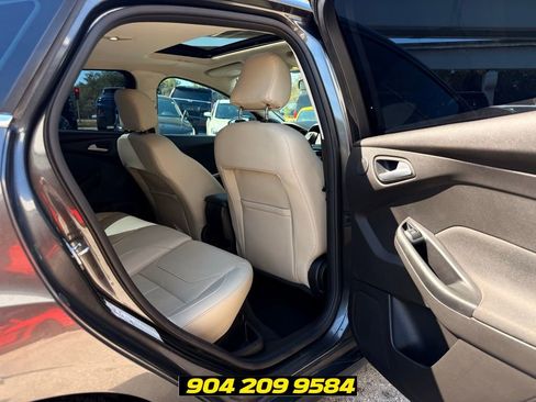 Used 2017 Ford Focus Titanium FWD image 28