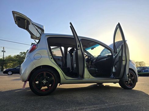 Used 2015 Chevrolet Spark LT image 50