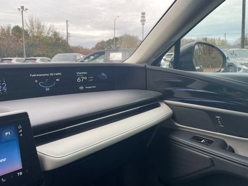 Used 2024 Lincoln Nautilus Reserve image 31