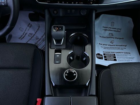 Used 2025 Nissan Rogue SV image 15