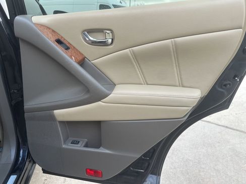 Used 2014 Nissan Murano LE w/ Platinum Edition Package image 18