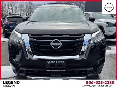 Used 2024 Nissan Pathfinder SL image 2