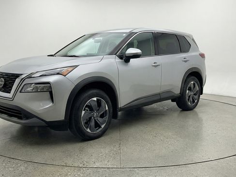 Used 2025 Nissan Rogue SV image 3