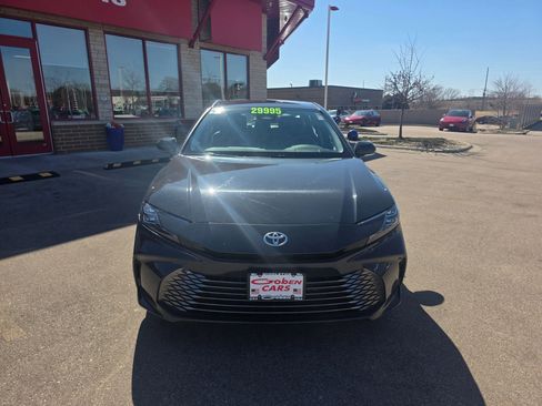 Used 2025 Toyota Camry XLE image 2