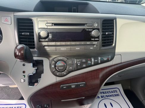 Used 2013 Toyota Sienna XLE FWD image 29