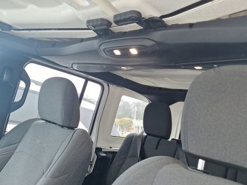 Used 2024 Jeep Wrangler Unlimited Sahara AWD/4WD image 15