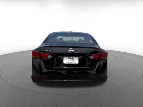 Used 2025 Nissan Altima 2.5 SV FWD image 12