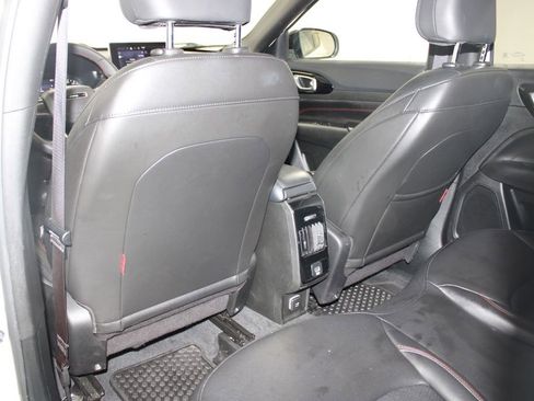 Used 2025 Jeep Compass Trailhawk AWD/4WD image 23