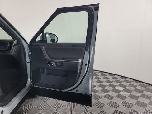 Used 2022 Rivian R1S Launch Edition image 18