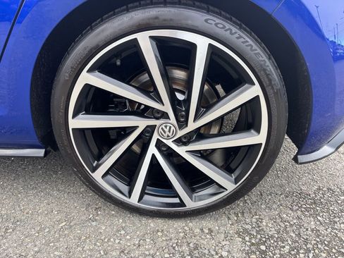 Used 2019 Volkswagen Golf R 4-Door image 9
