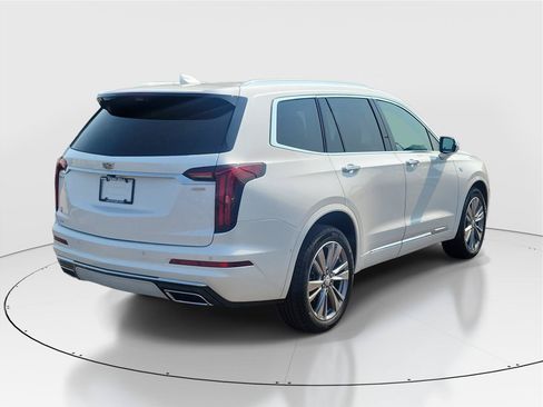 Used 2024 Cadillac XT6 Premium Luxury w/ Technology Package AWD/4WD image 4