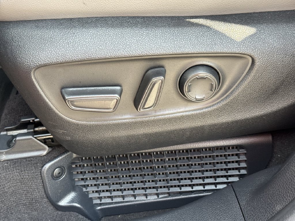 Certified 2025 Toyota Sienna XLE FWD image 14