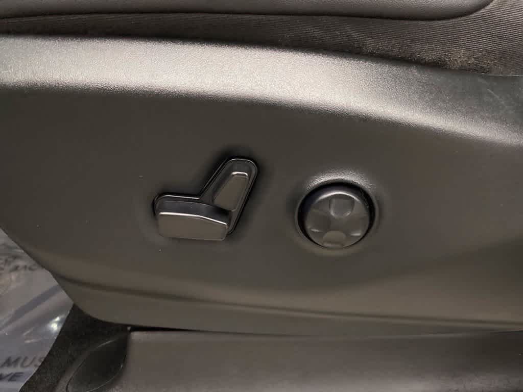 Used 2024 Chrysler Pacifica Touring-L FWD image 14