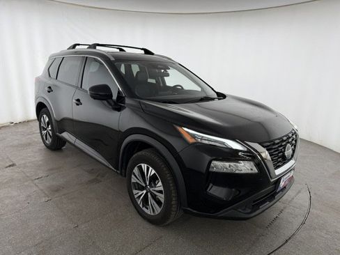 Used 2021 Nissan Rogue SV w/ Premium Package FWD image 3