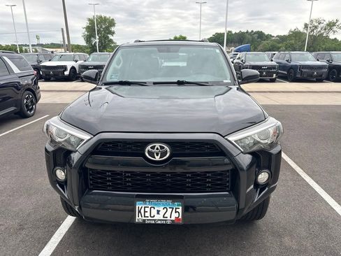 Used 2019 Toyota 4Runner SR5 AWD/4WD image 2