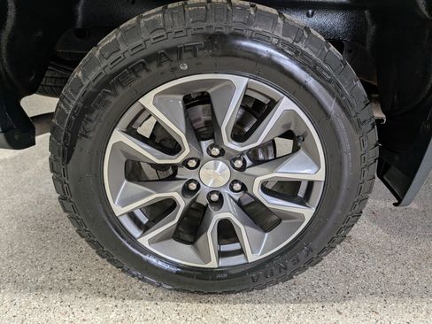 Used 2022 Chevrolet Silverado 1500 LT AWD/4WD image 13